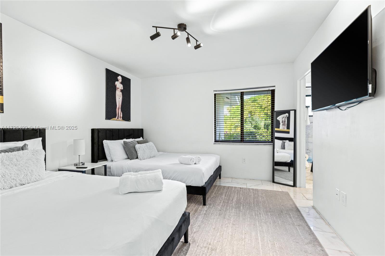 1061 NW North Riv Dr Miami, FL 33136