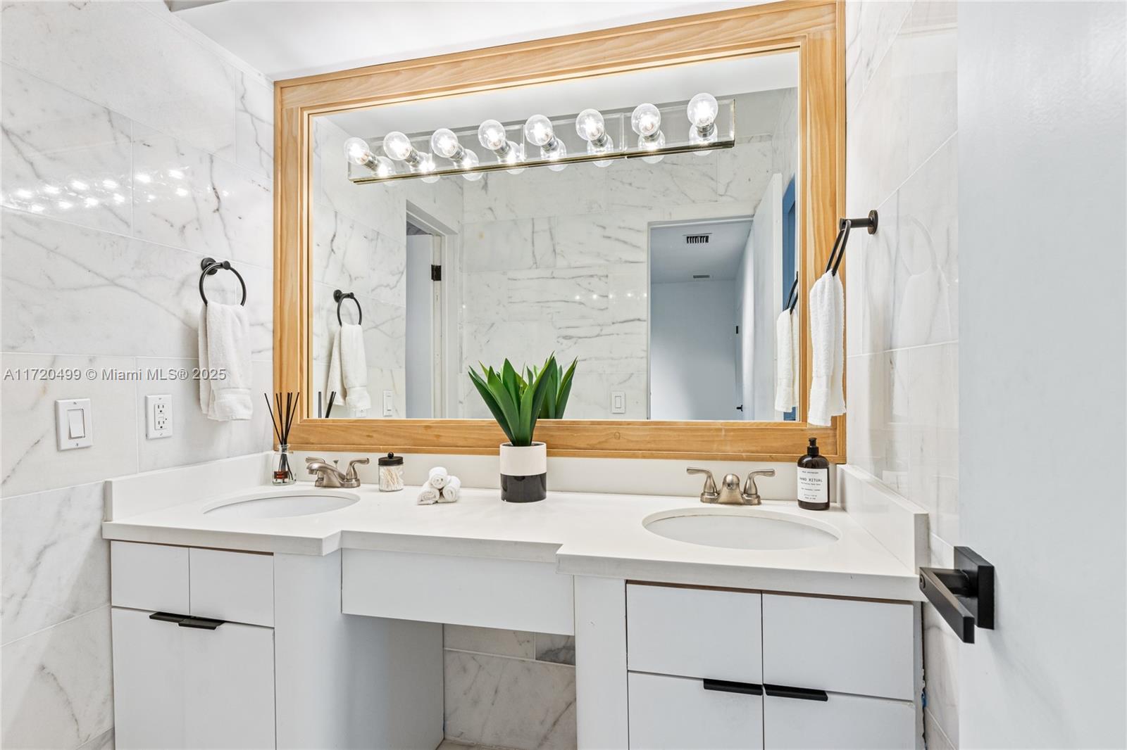 1061 NW North Riv Dr Miami, FL 33136