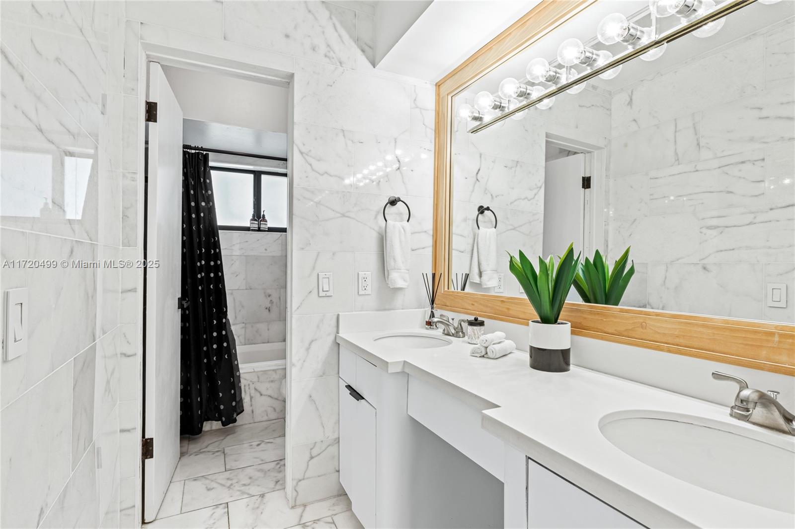 1061 NW North Riv Dr Miami, FL 33136