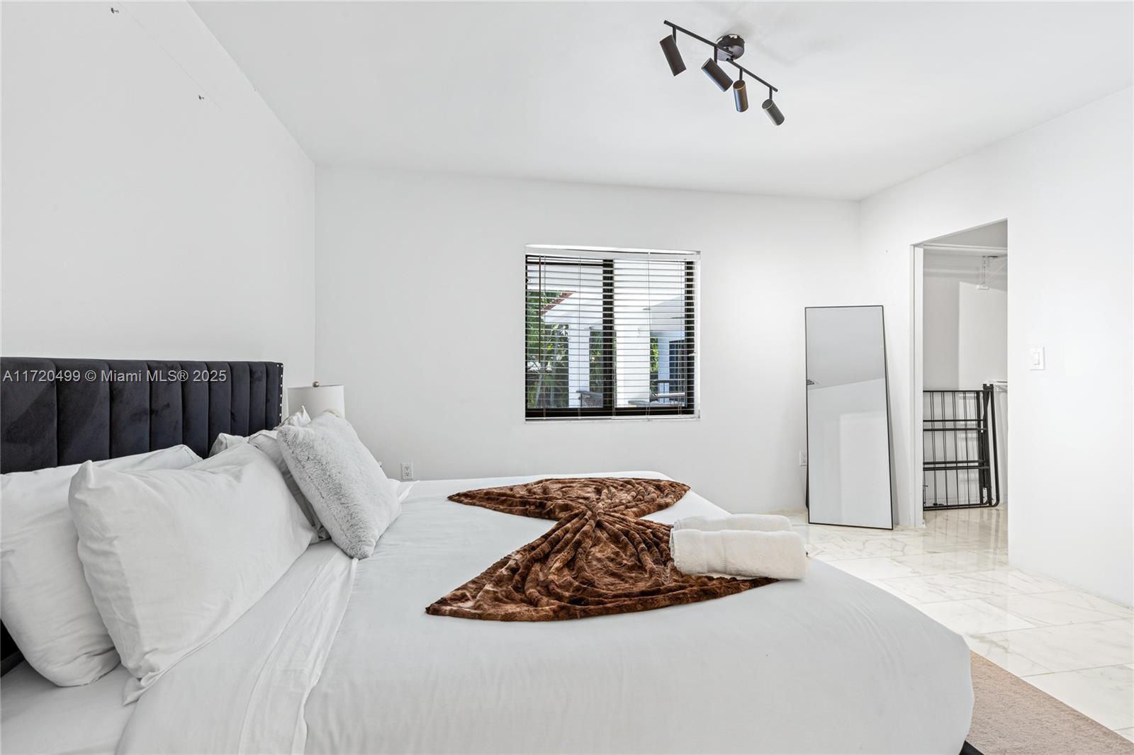 1061 NW North Riv Dr Miami, FL 33136