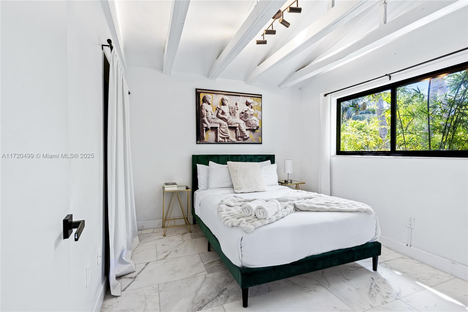 1061 NW North Riv Dr Miami, FL 33136