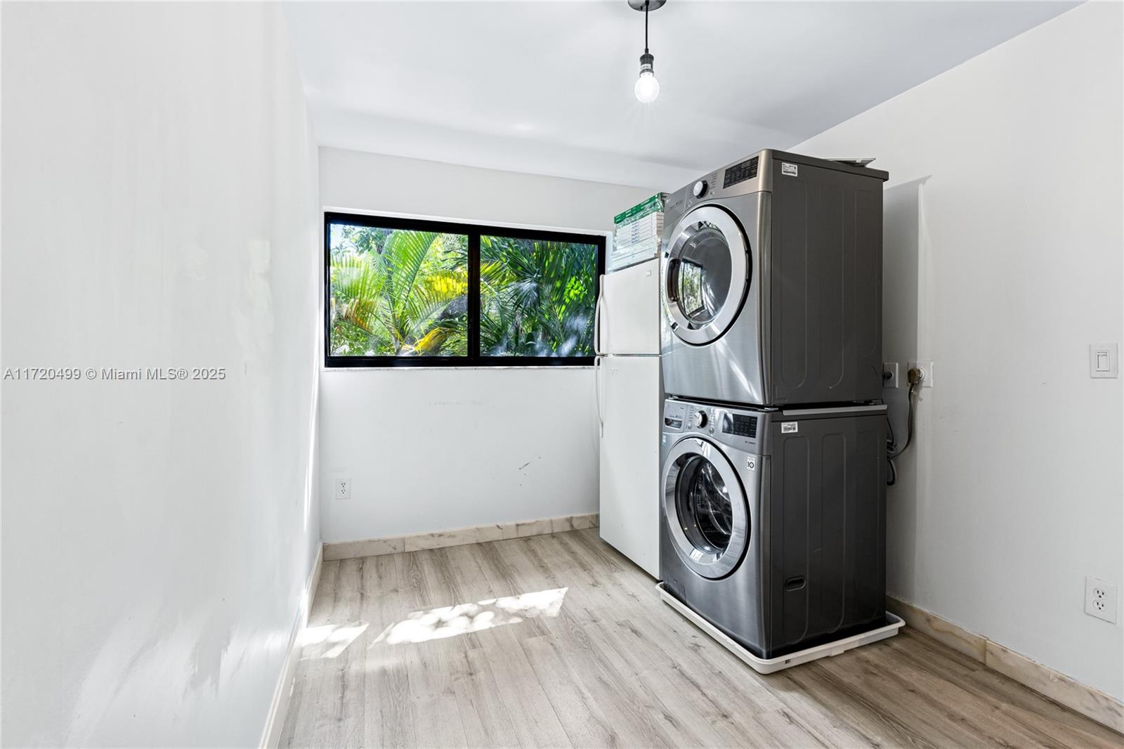 1061 NW North Riv Dr Miami, FL 33136