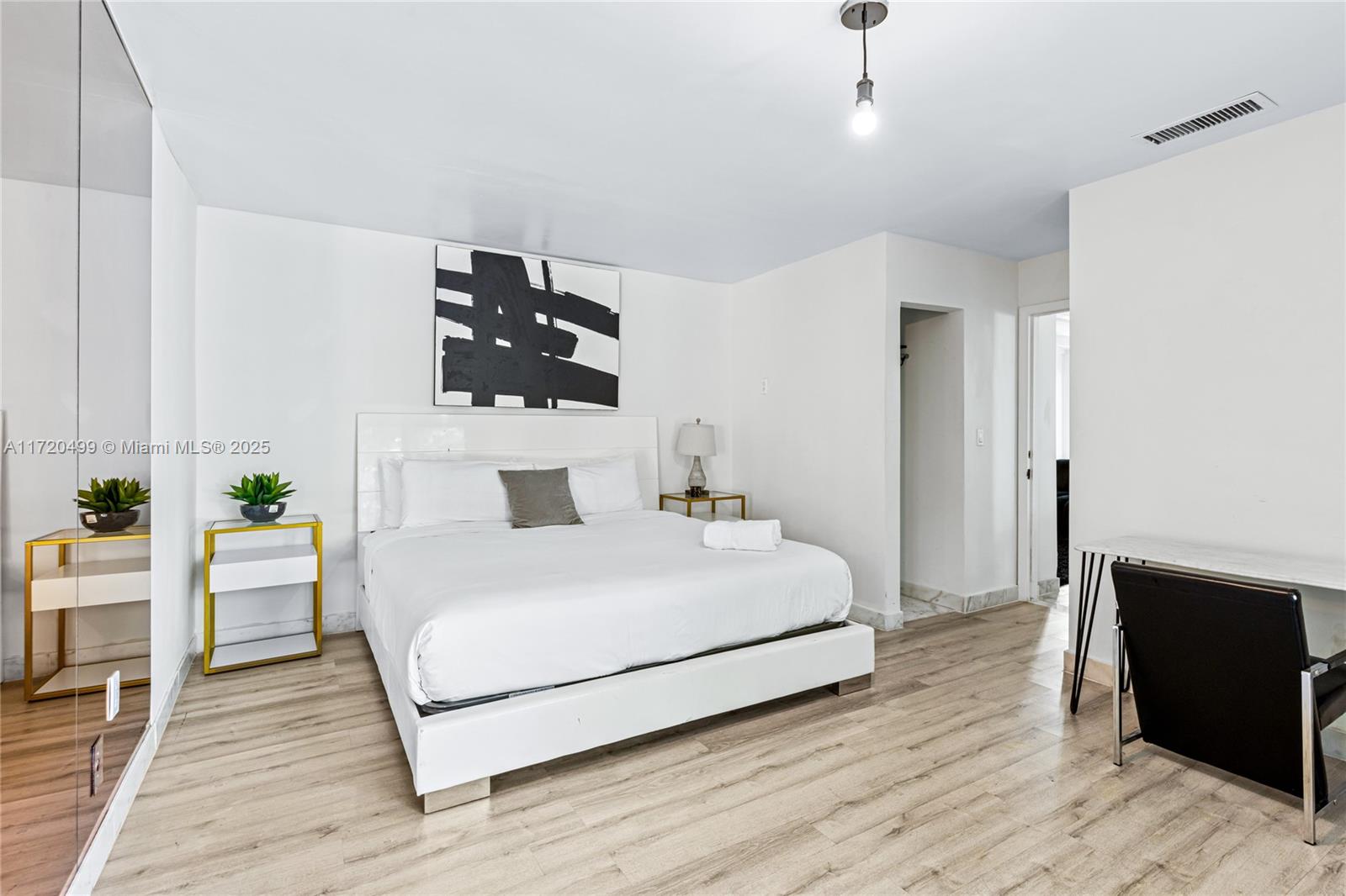 1061 NW North Riv Dr Miami, FL 33136