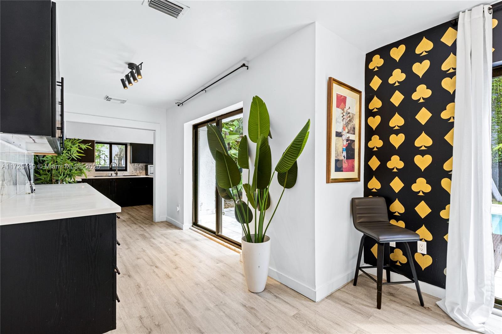 1061 NW North Riv Dr Miami, FL 33136