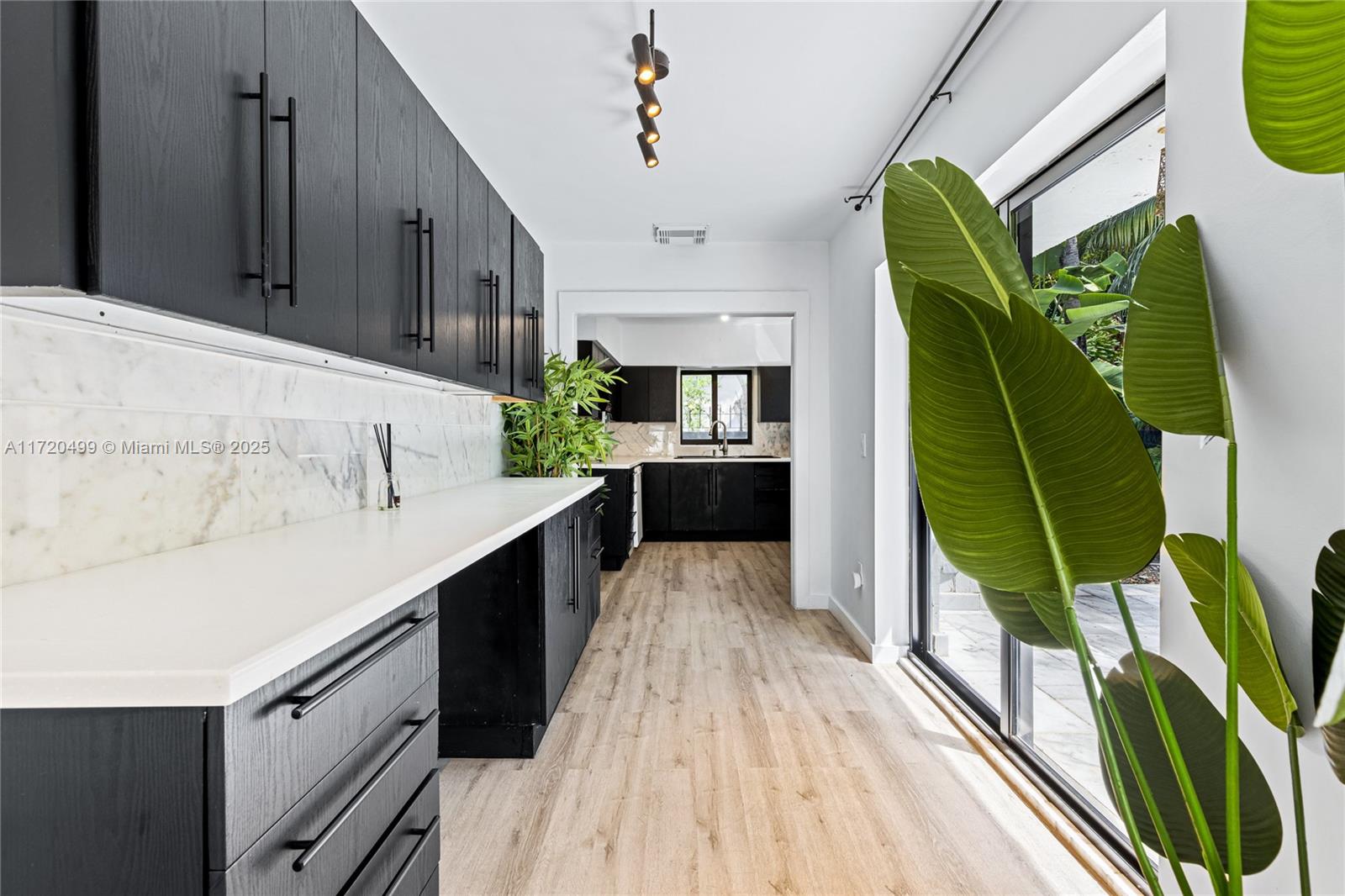 1061 NW North Riv Dr Miami, FL 33136