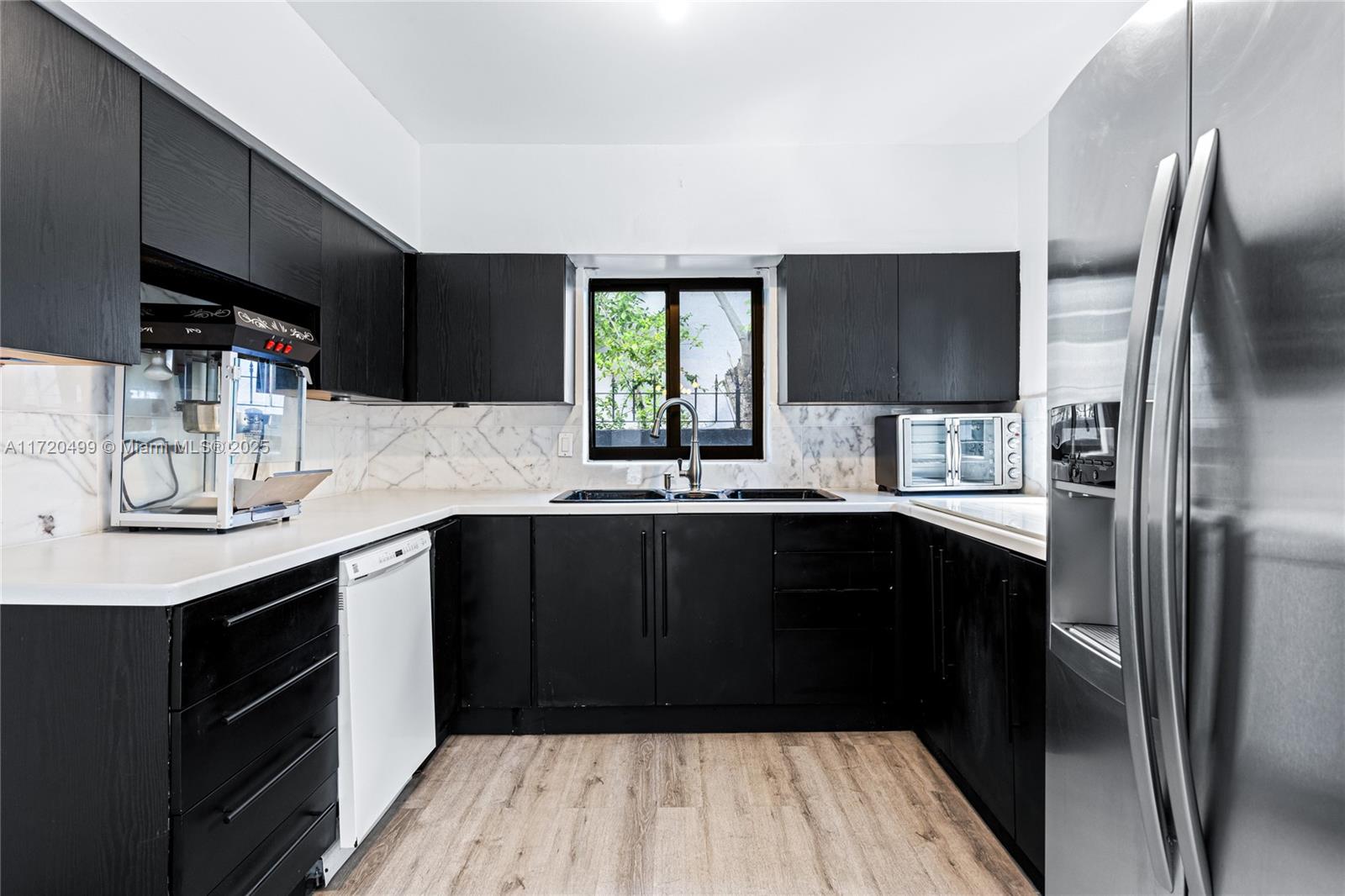 1061 NW North Riv Dr Miami, FL 33136