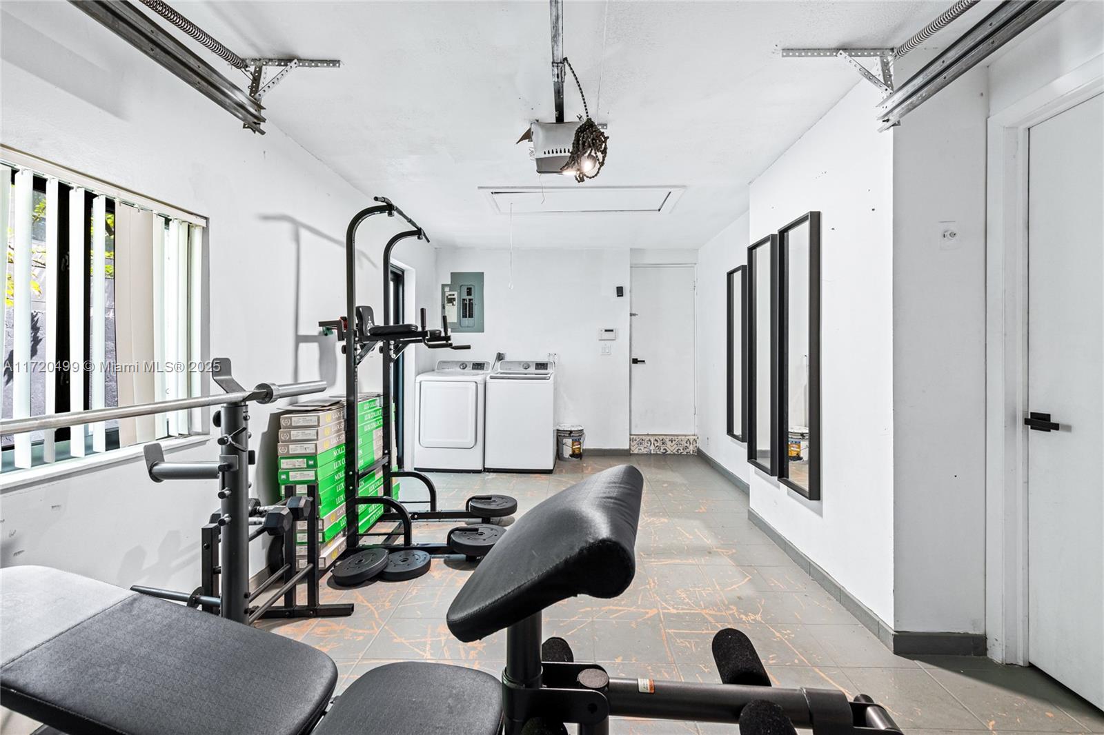 1061 NW North Riv Dr Miami, FL 33136