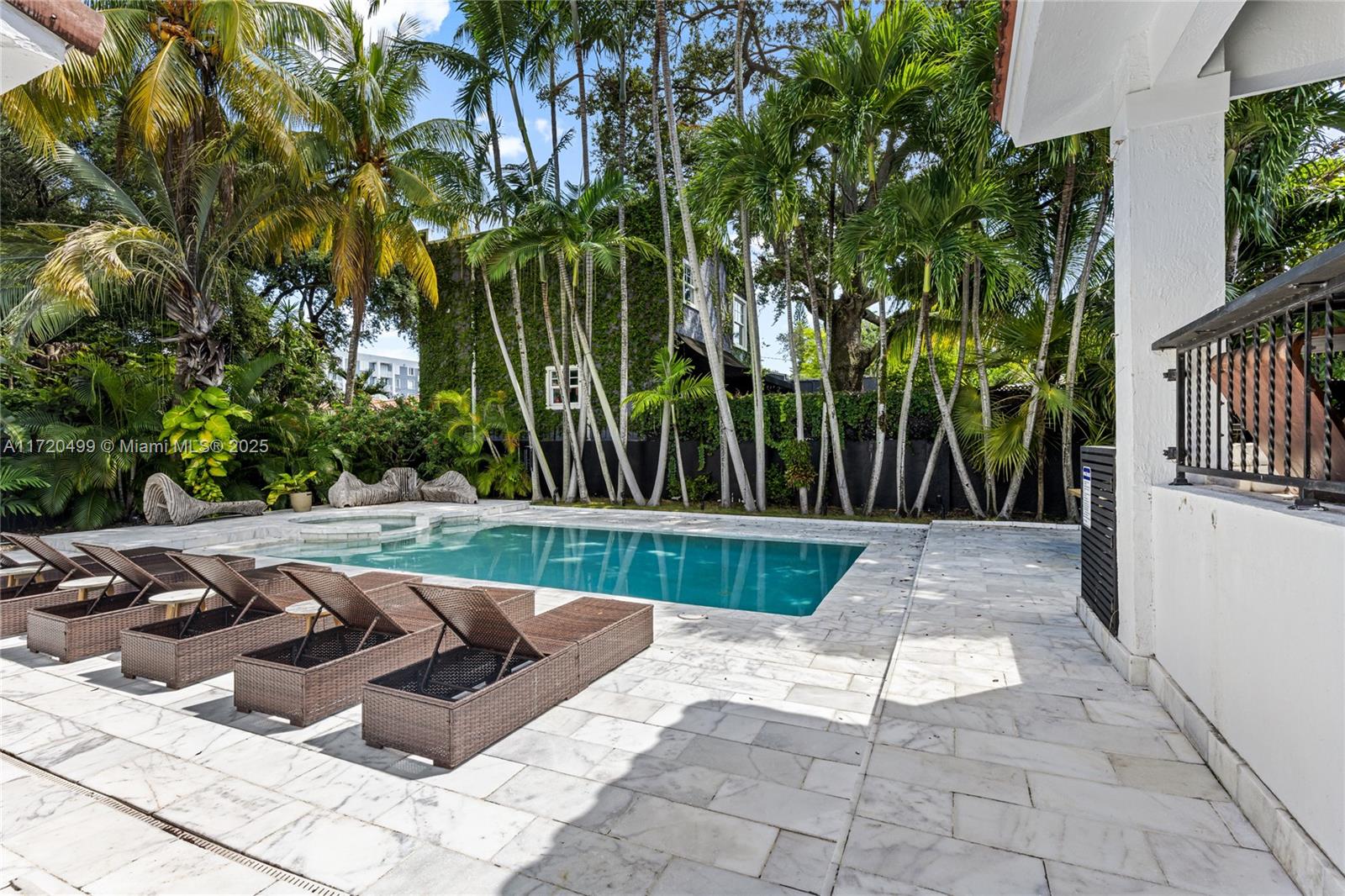 1061 NW North Riv Dr Miami, FL 33136