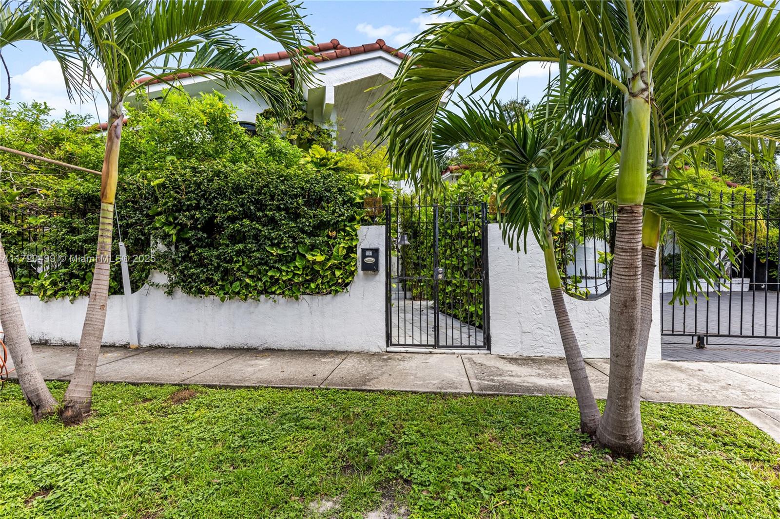 1061 NW North Riv Dr Miami, FL 33136