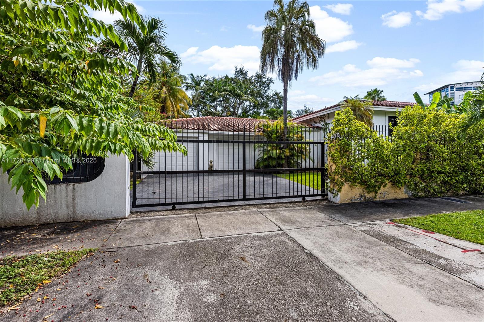 1061 NW North Riv Dr Miami, FL 33136