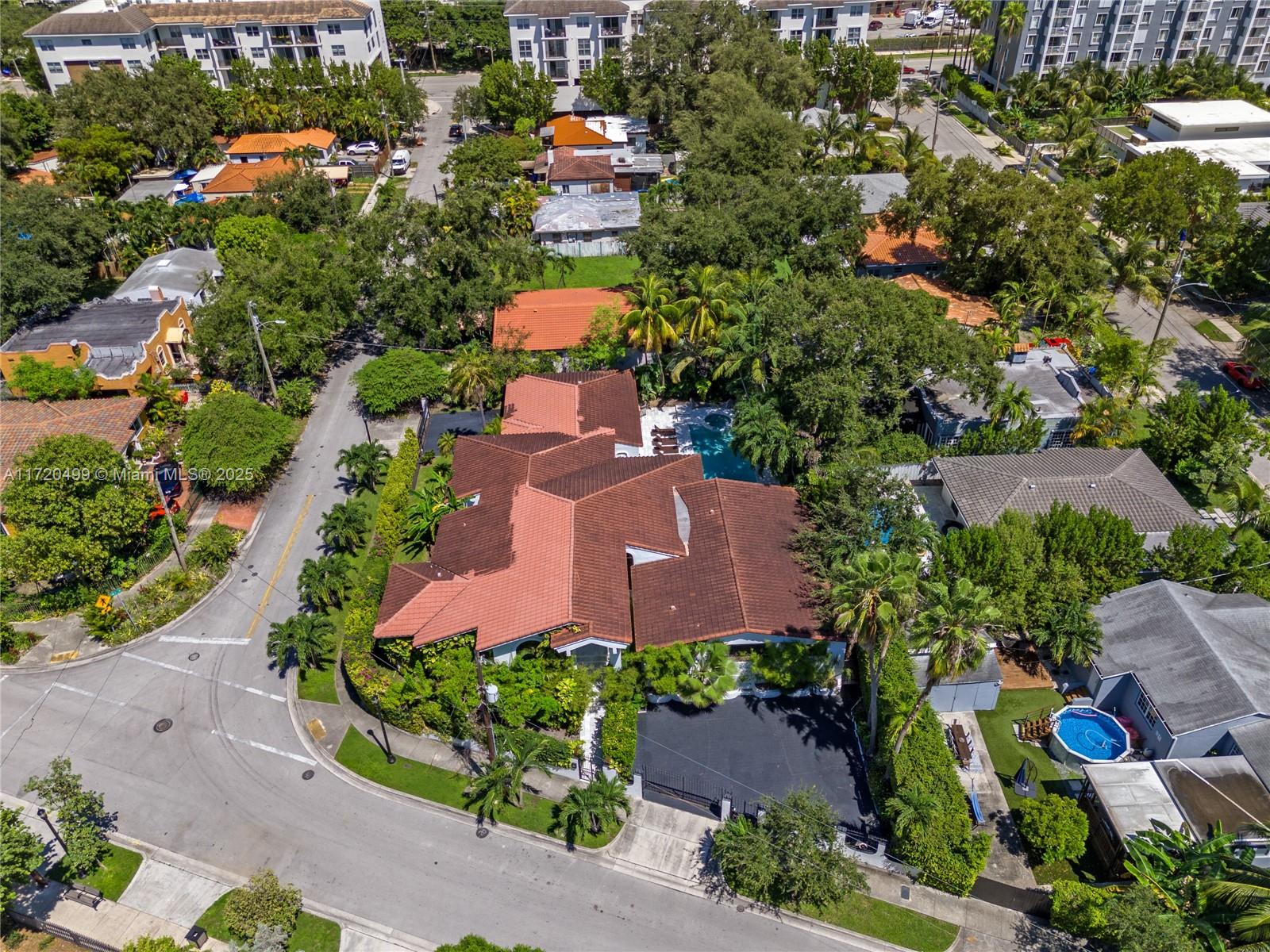 1061 NW North Riv Dr Miami, FL 33136