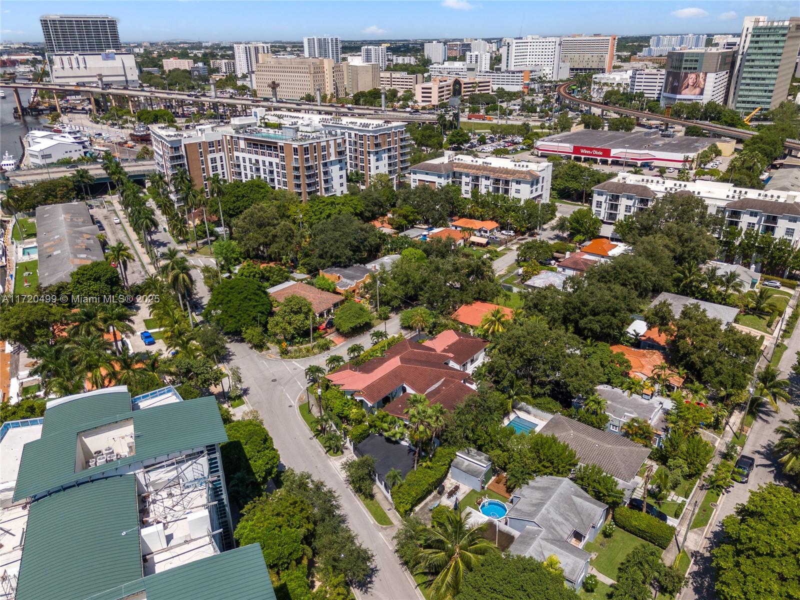 1061 NW North Riv Dr Miami, FL 33136