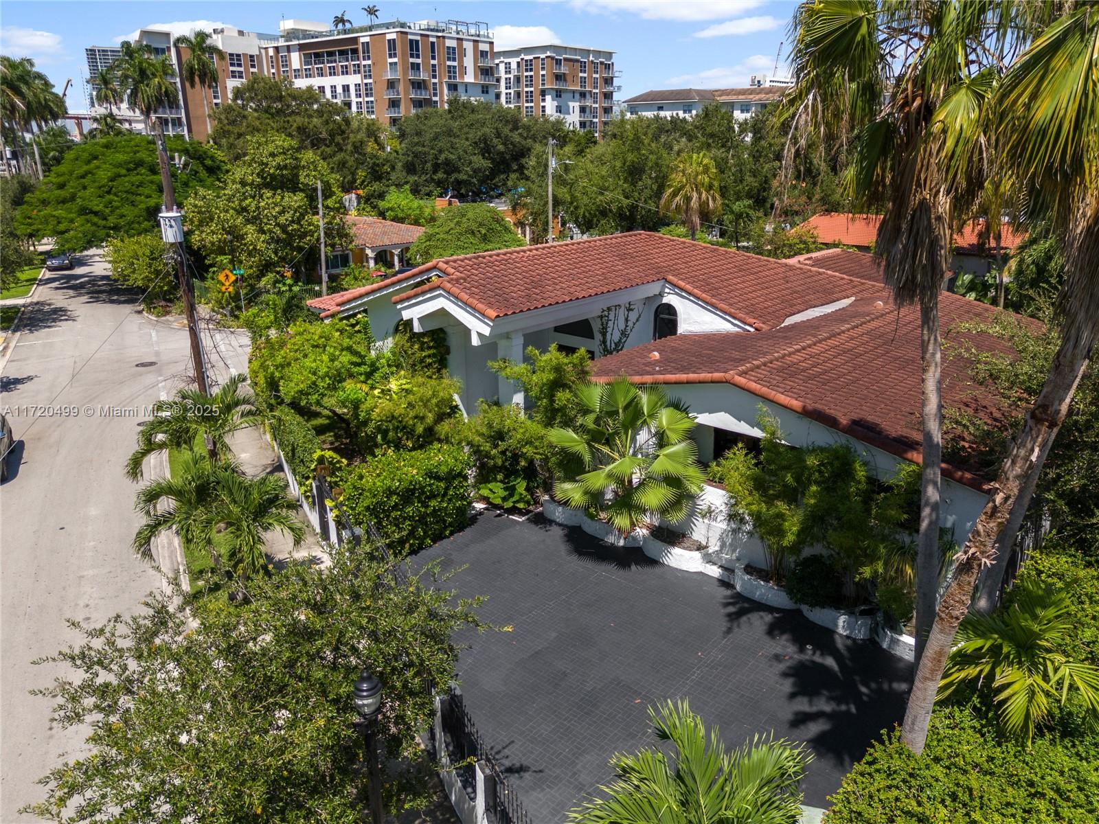 1061 NW North Riv Dr Miami, FL 33136