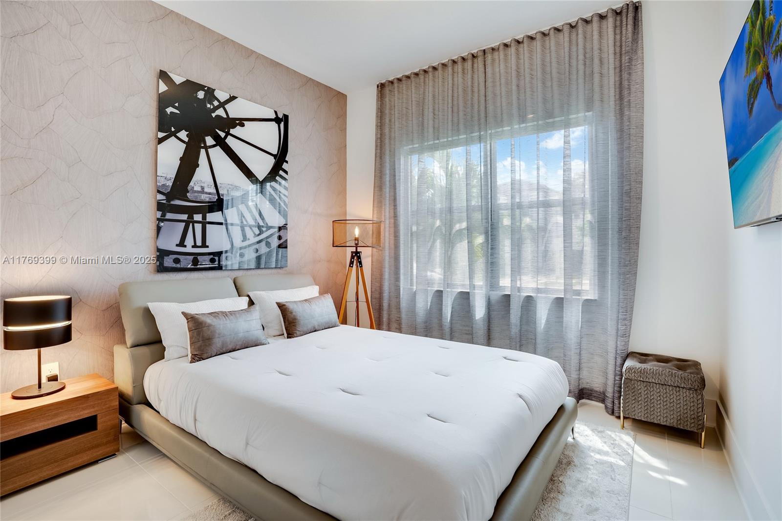 8823 NW 155th Ter Miami Lakes, FL 33018