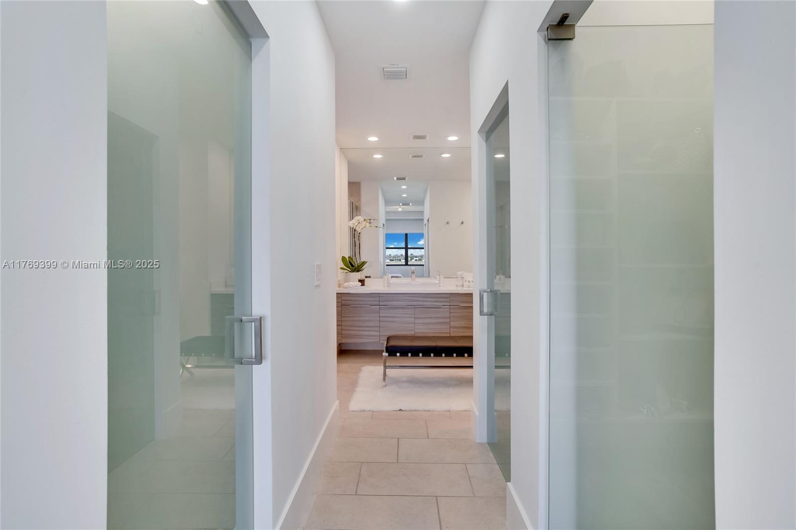 8823 NW 155th Ter Miami Lakes, FL 33018