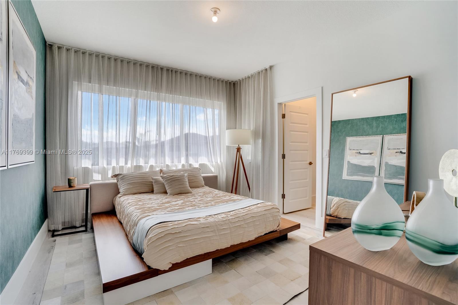 8823 NW 155th Ter Miami Lakes, FL 33018