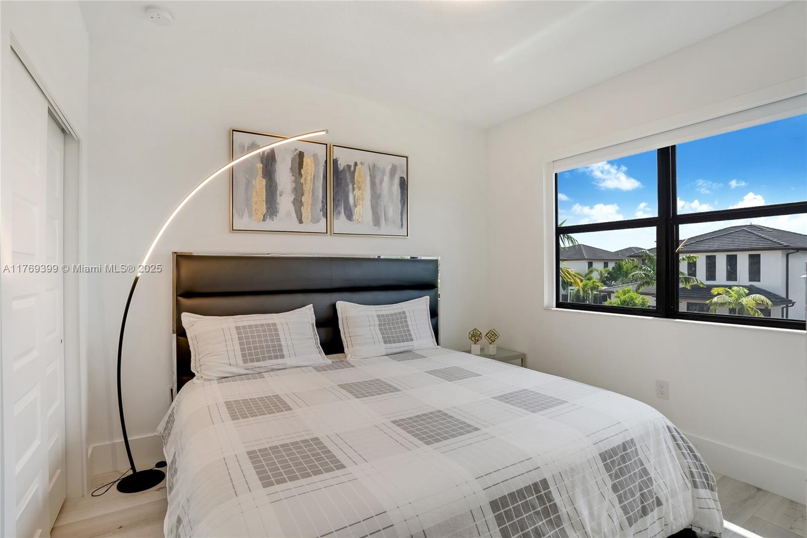 8823 NW 155th Ter Miami Lakes, FL 33018