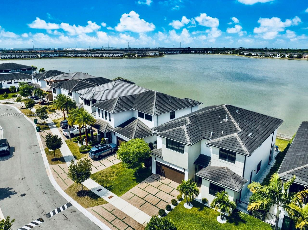 8823 NW 155th Ter Miami Lakes, FL 33018