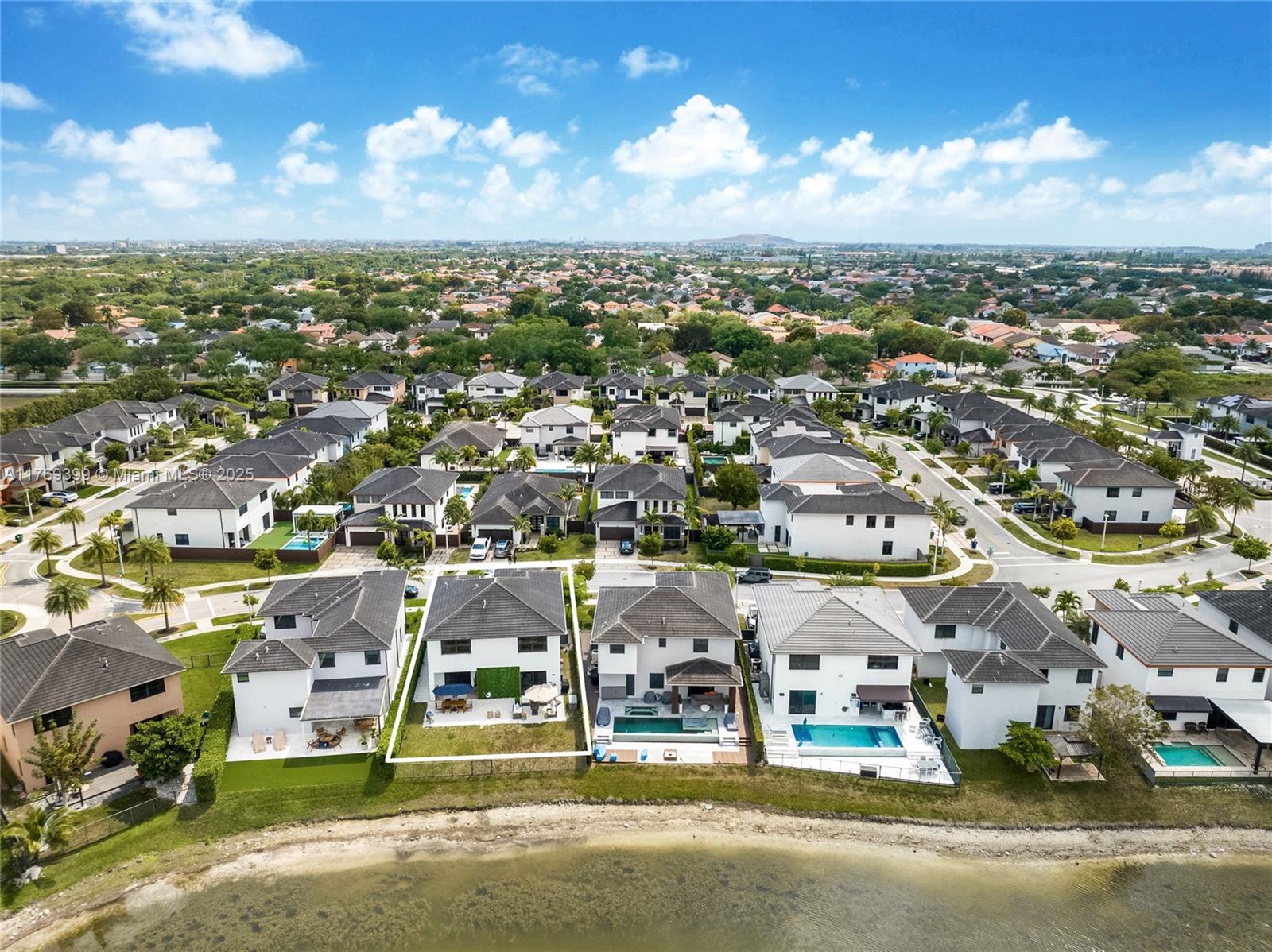 8823 NW 155th Ter Miami Lakes, FL 33018