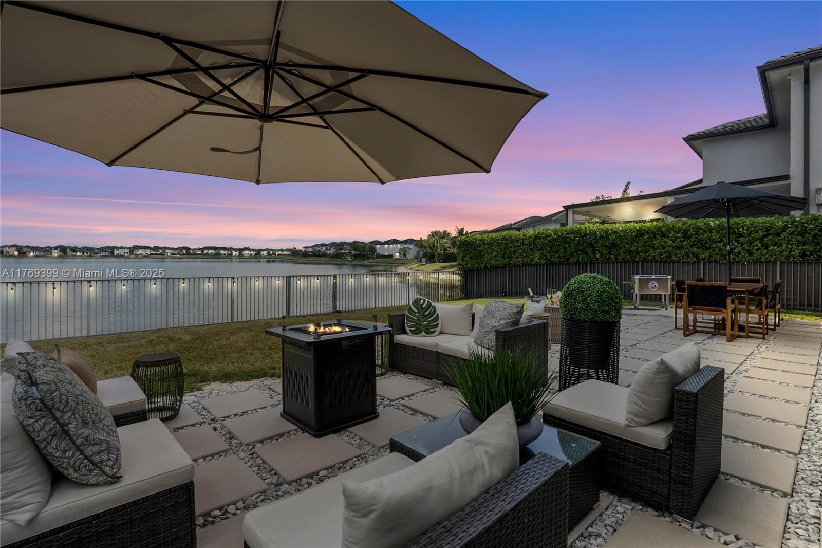 8823 NW 155th Ter Miami Lakes, FL 33018