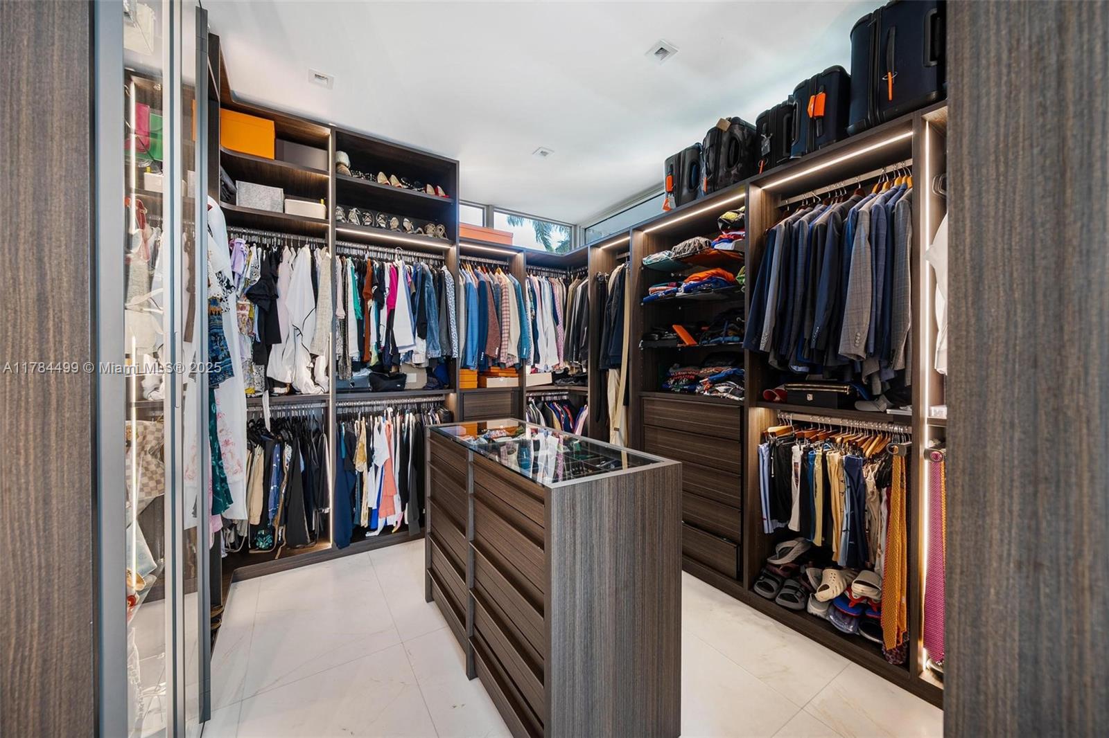 830 Lugo Ave Coral Gables, FL 33156 830 Lugo Ave Coral Gables, FL 33156
