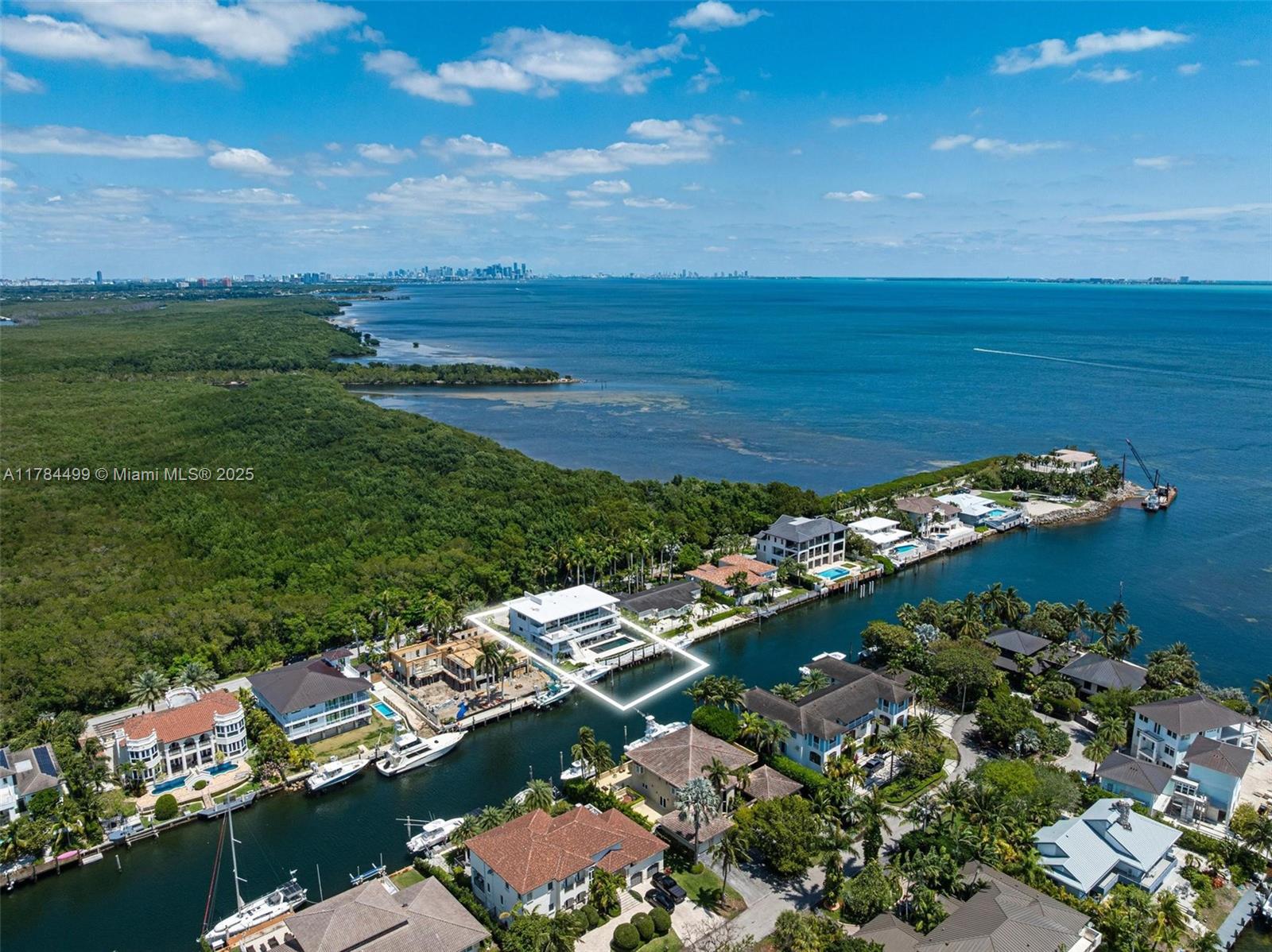 830 Lugo Ave Coral Gables, FL 33156 830 Lugo Ave Coral Gables, FL 33156