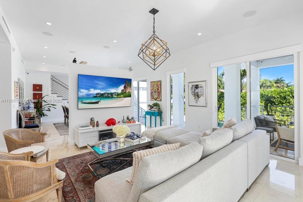 689 Glenridge Rd Key Biscayne, FL 33149 689 Glenridge Rd Key Biscayne, FL 33149