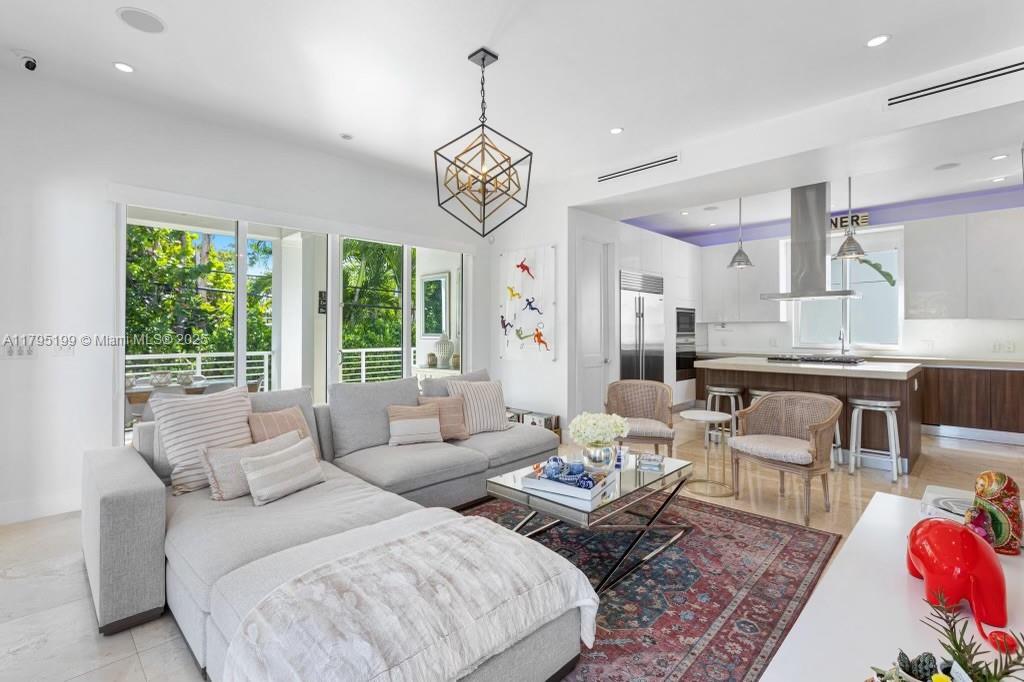 689 Glenridge Rd Key Biscayne, FL 33149 689 Glenridge Rd Key Biscayne, FL 33149