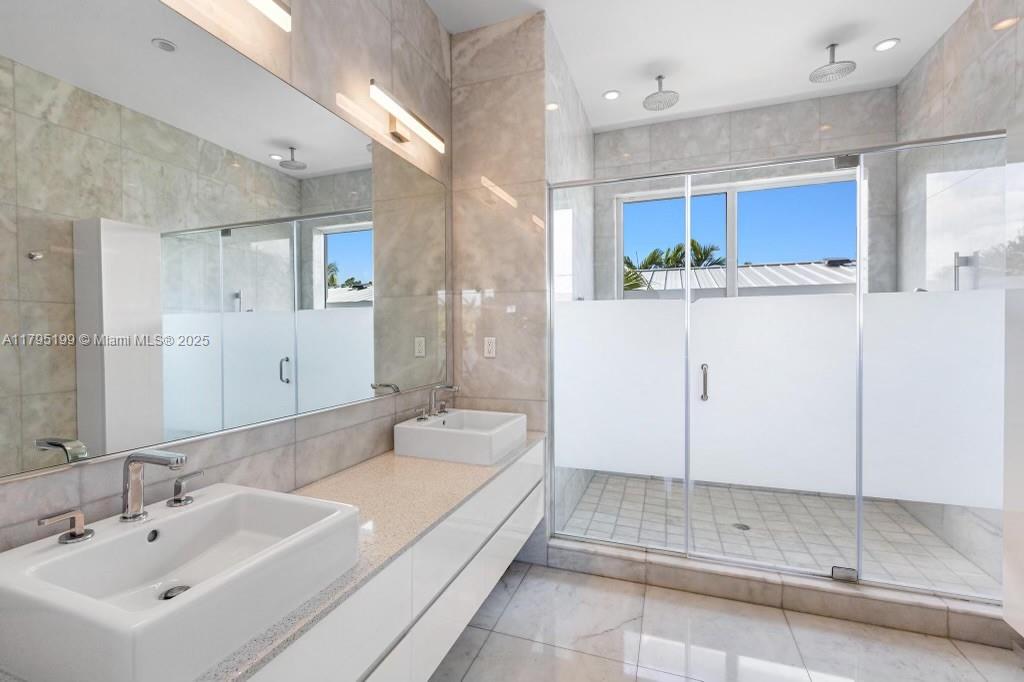 689 Glenridge Rd Key Biscayne, FL 33149 689 Glenridge Rd Key Biscayne, FL 33149