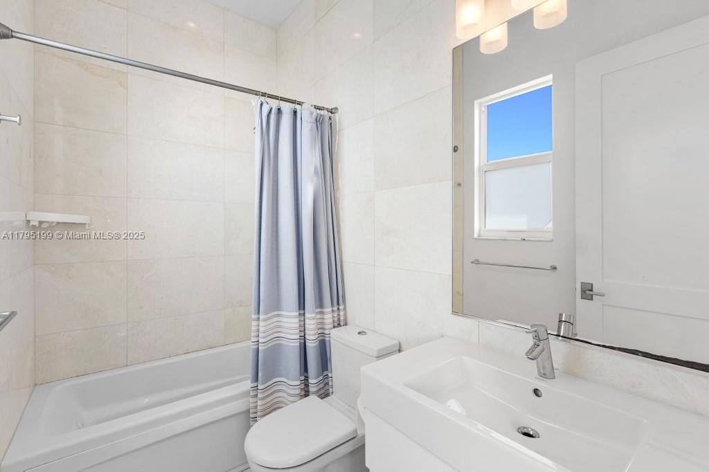 689 Glenridge Rd Key Biscayne, FL 33149 689 Glenridge Rd Key Biscayne, FL 33149