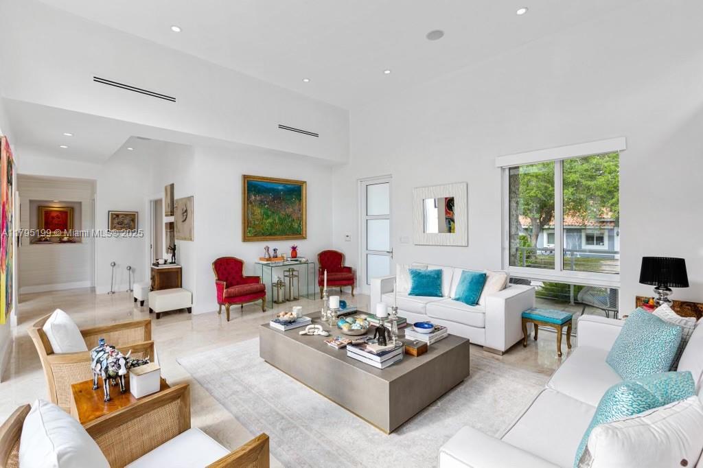 689 Glenridge Rd Key Biscayne, FL 33149 689 Glenridge Rd Key Biscayne, FL 33149