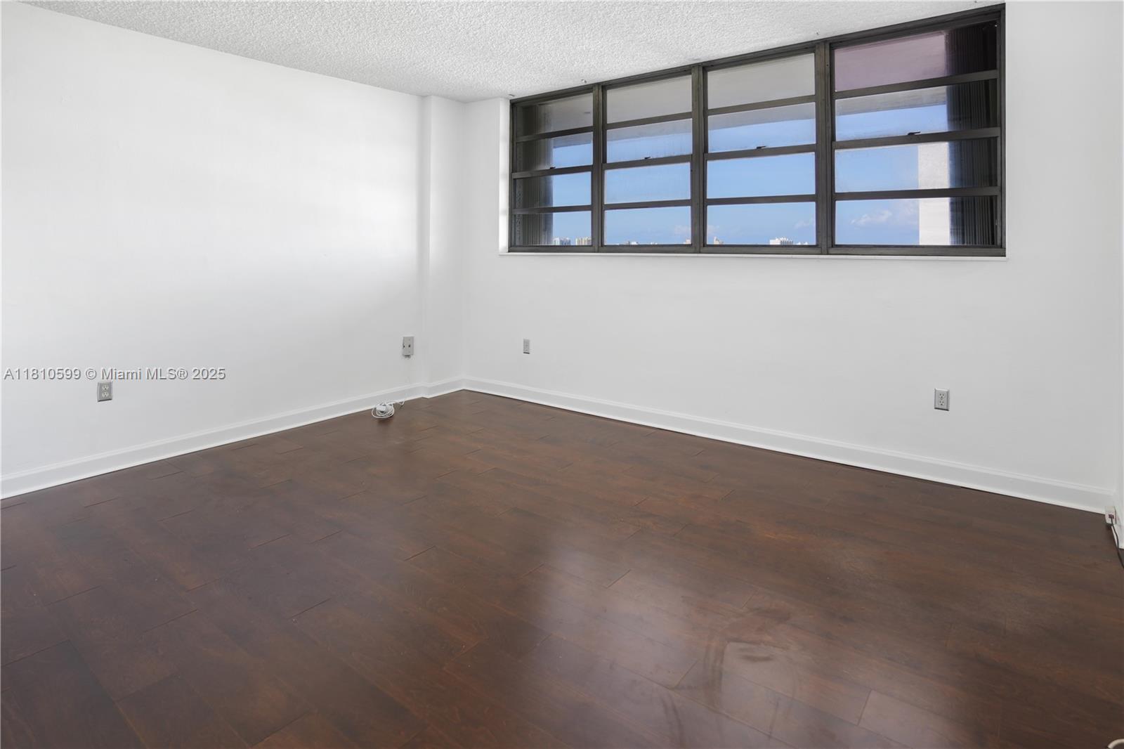 image SOUTH BAY CLUB7