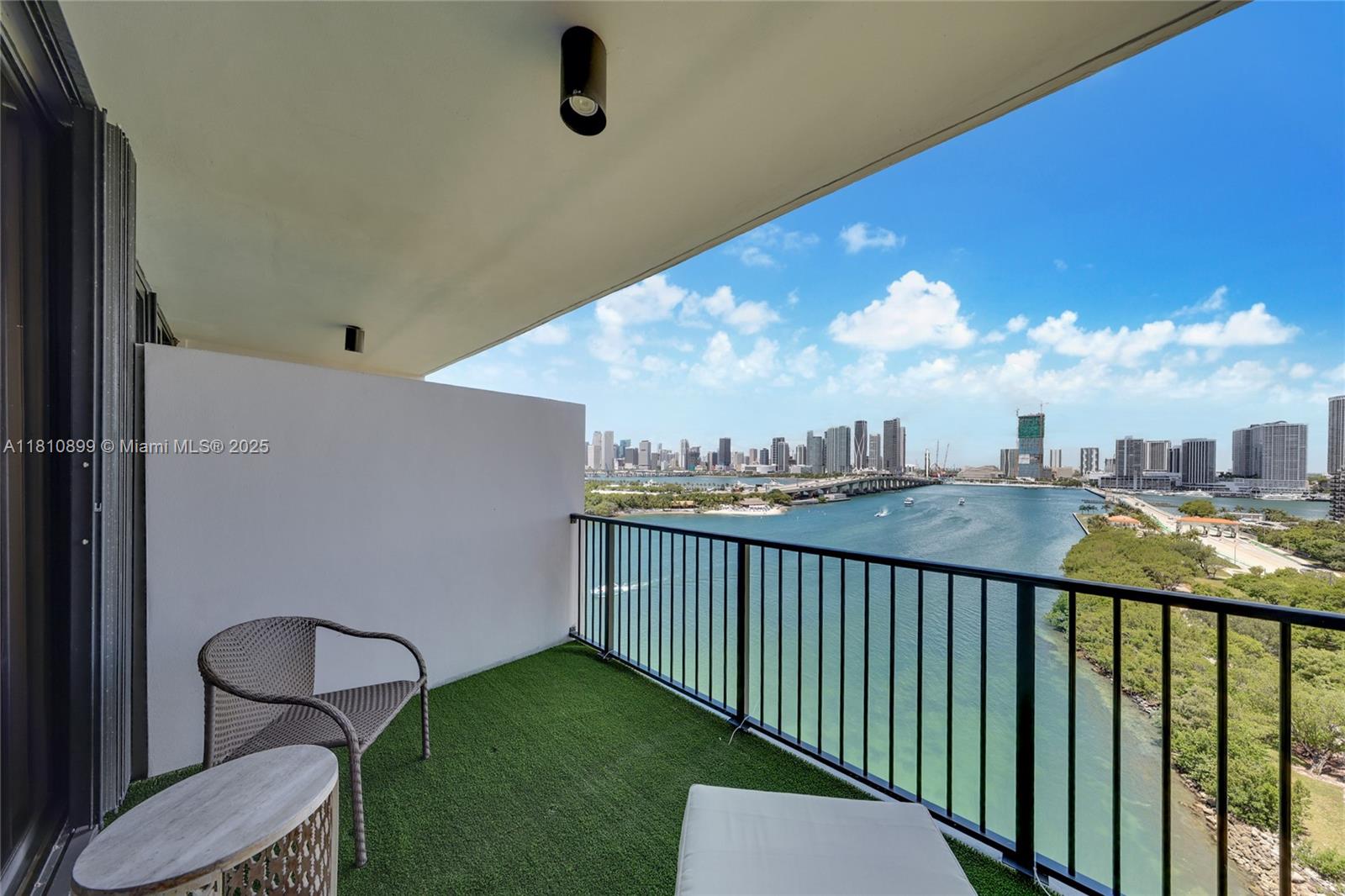 image One Thousand Venetian Way10