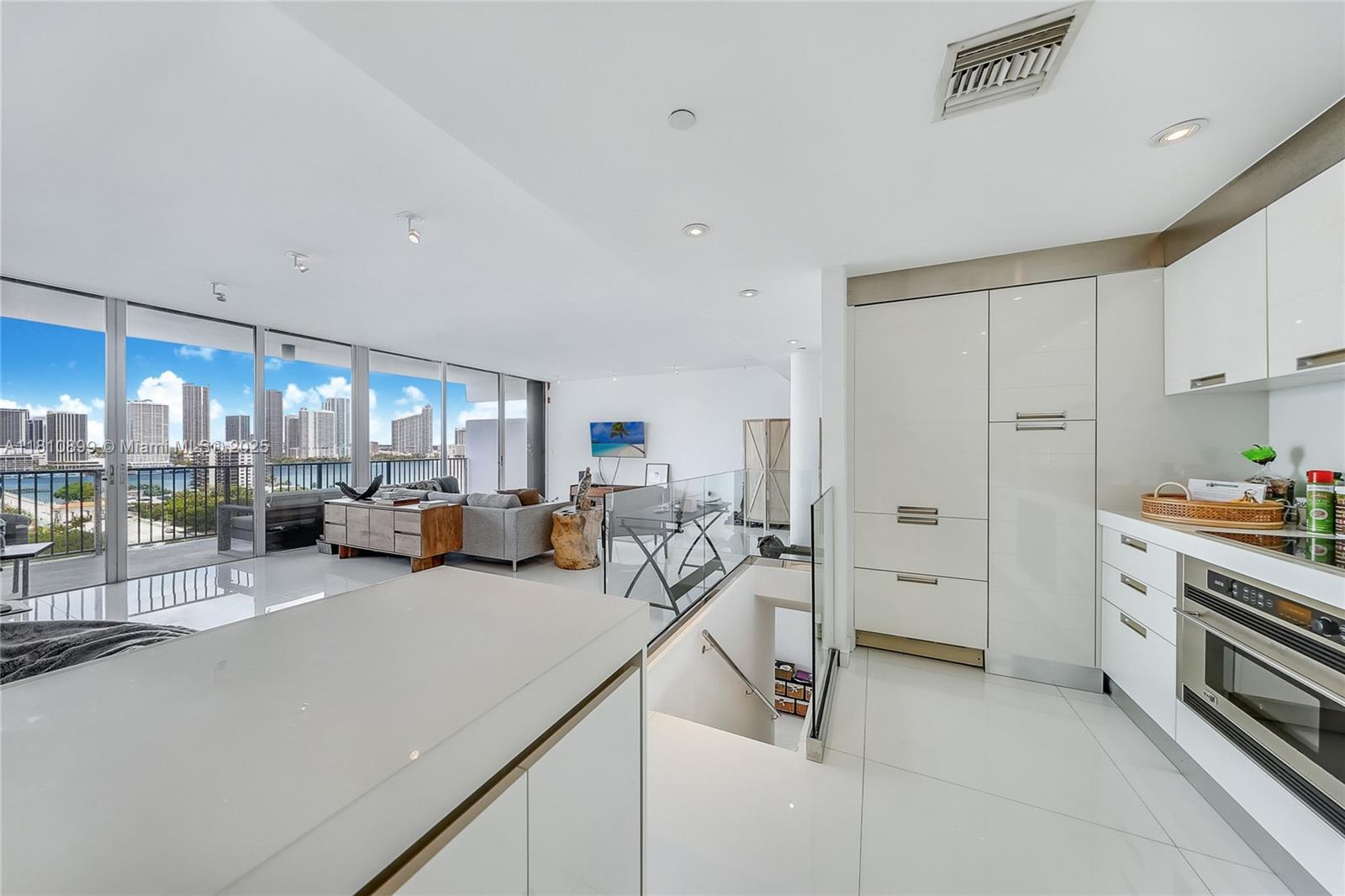 image One Thousand Venetian Way6