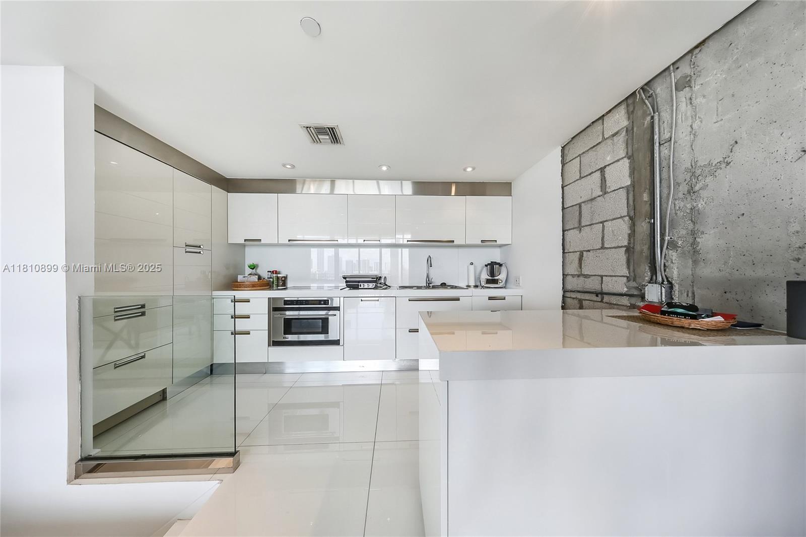 image One Thousand Venetian Way7