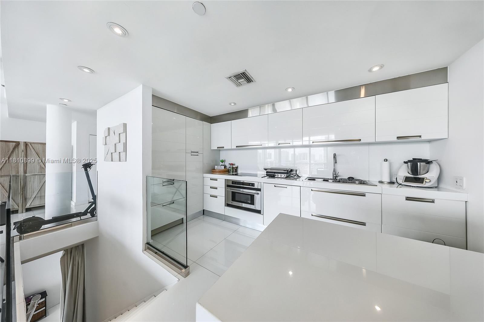 image One Thousand Venetian Way8