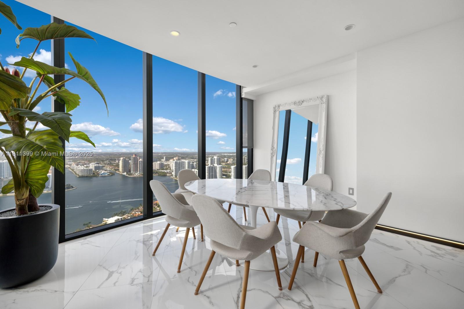 image Porsche Design Tower10