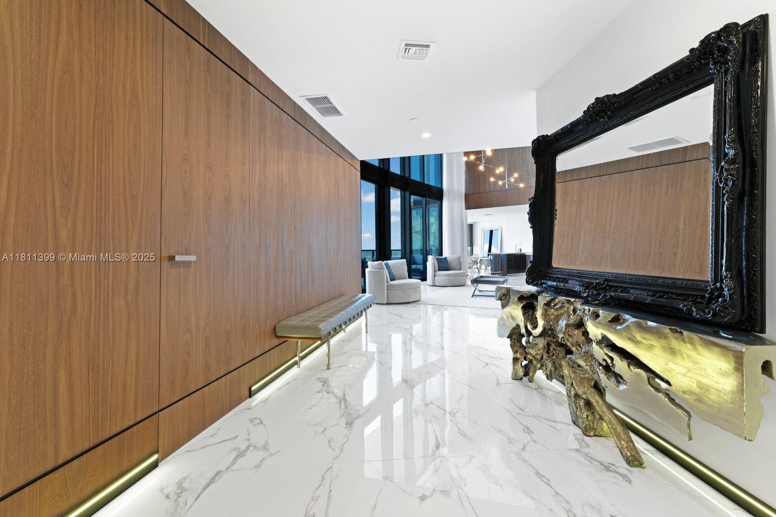 image Porsche Design Tower12