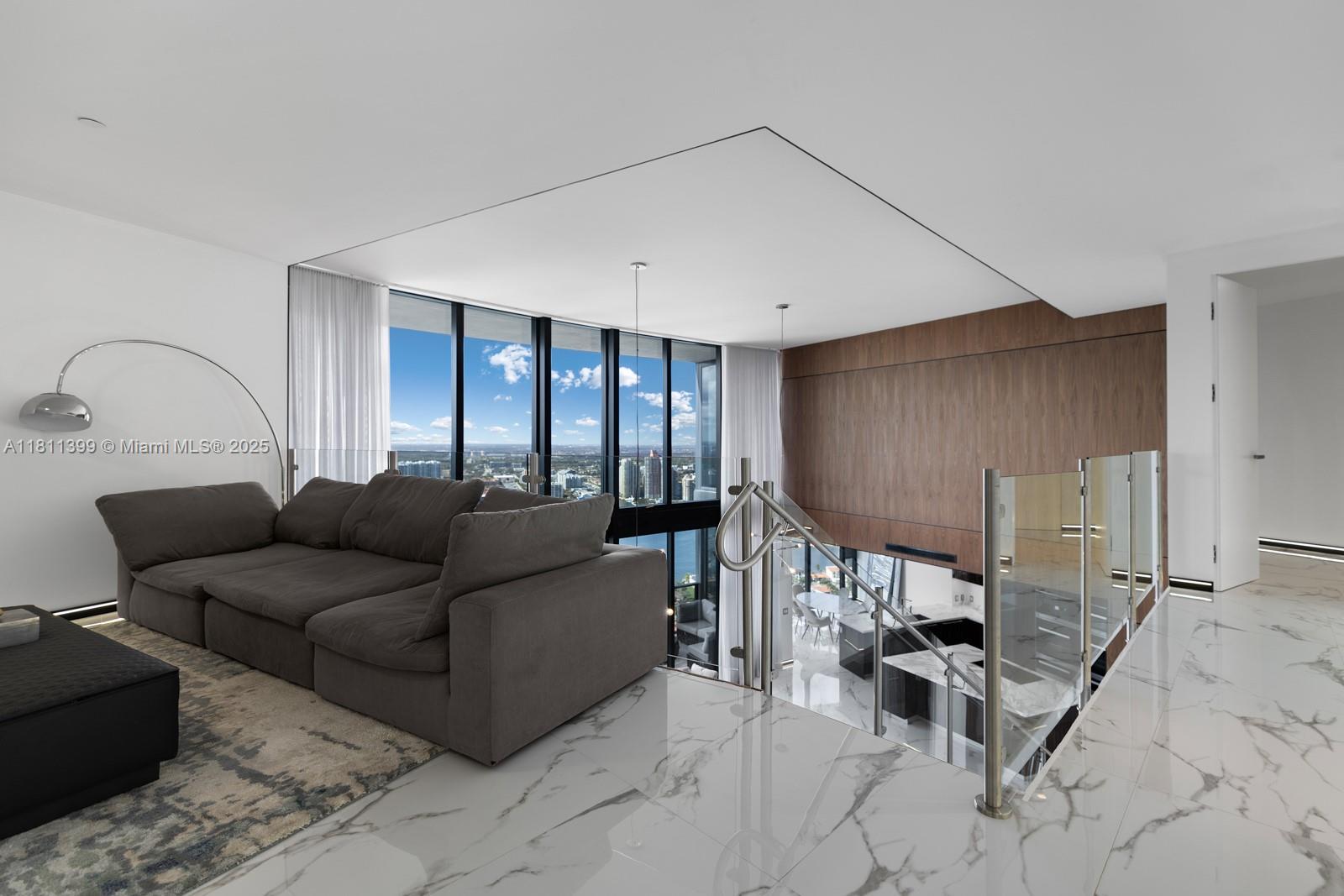 image Porsche Design Tower16