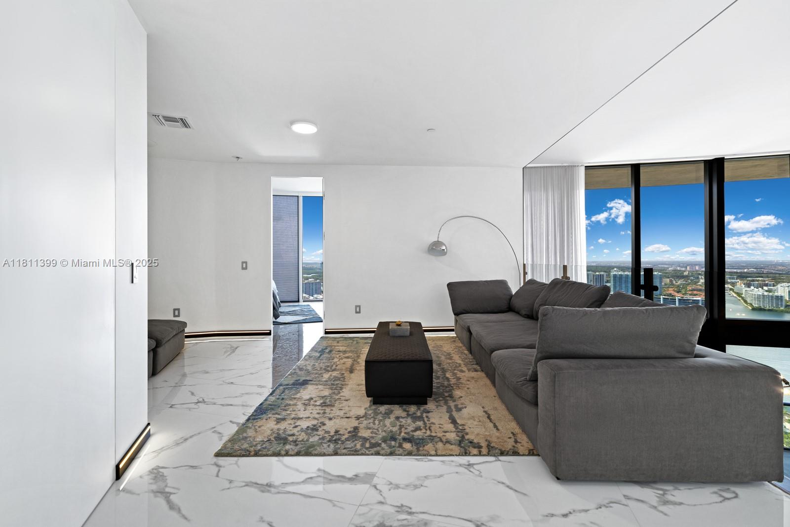image Porsche Design Tower17