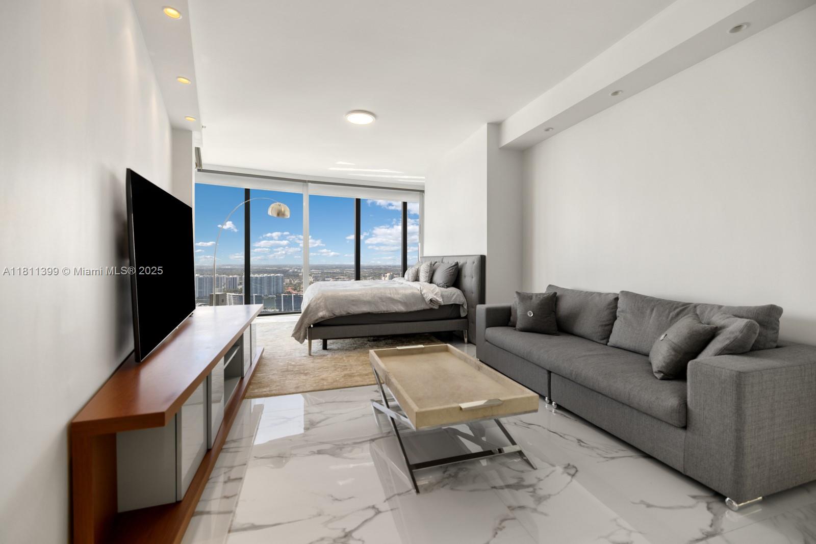 image Porsche Design Tower18