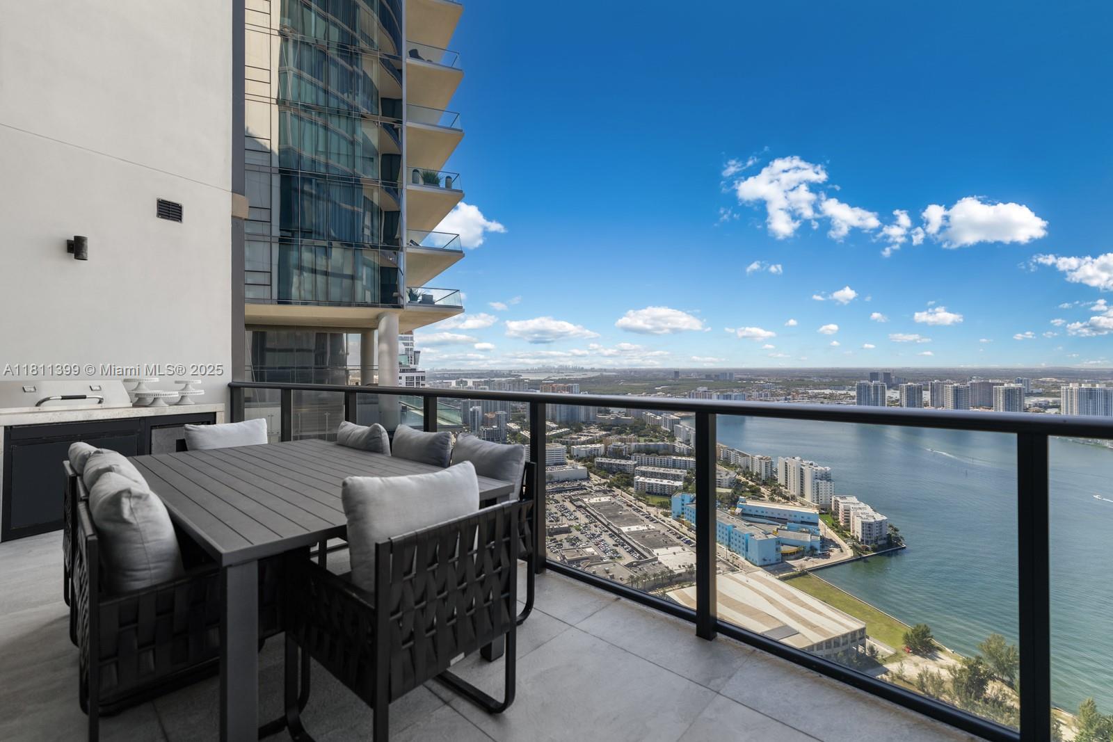 image Porsche Design Tower30