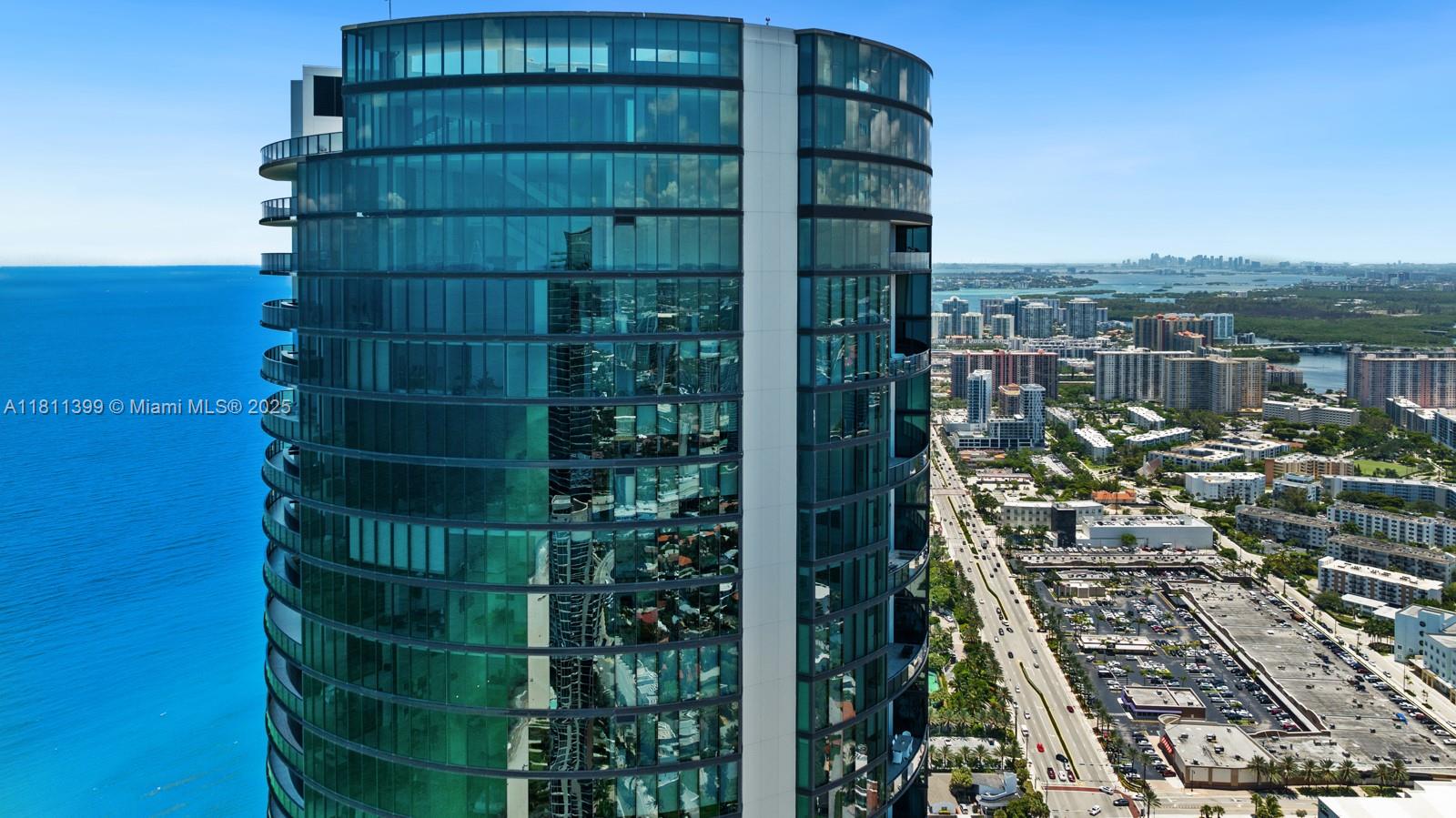 image Porsche Design Tower43