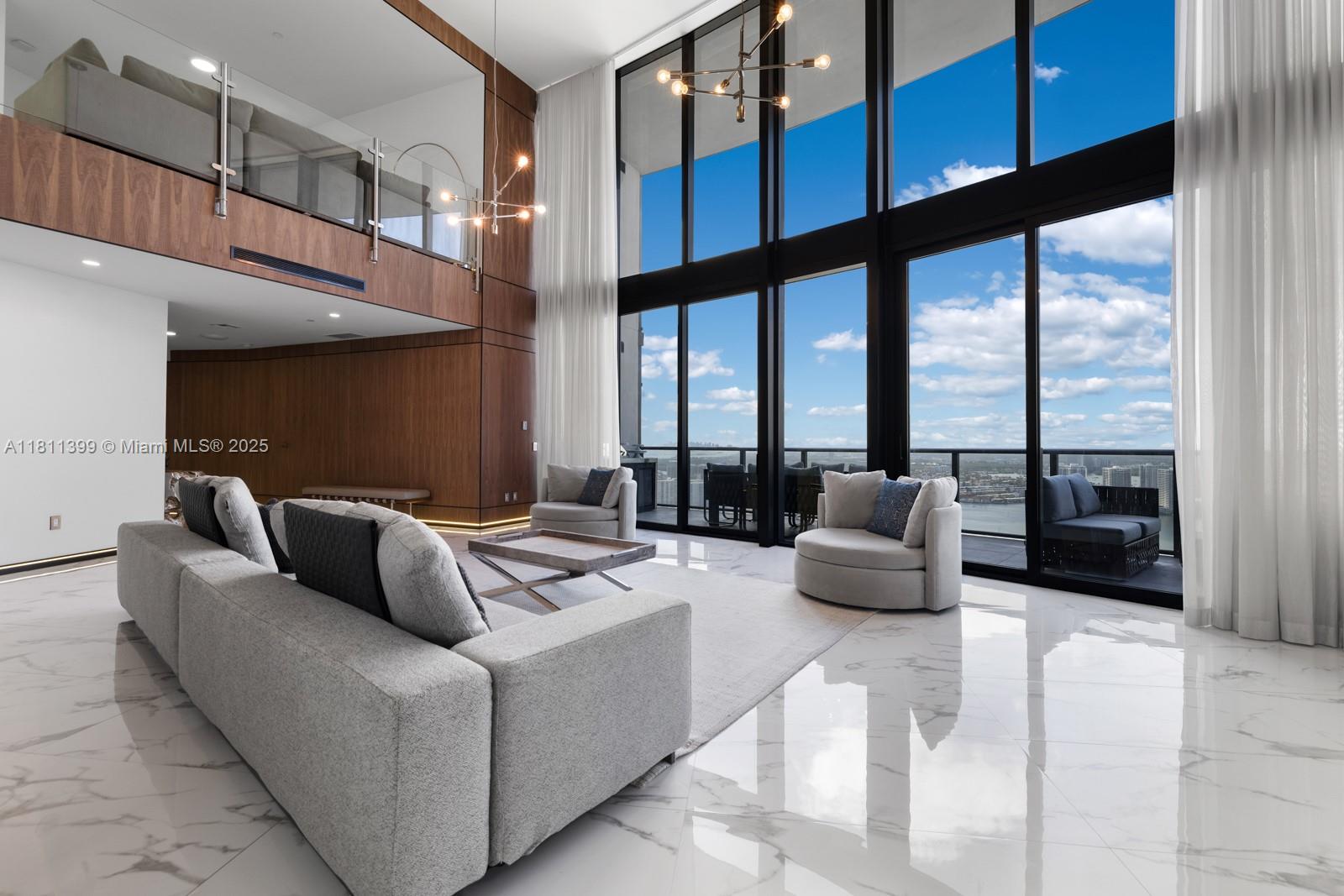 image Porsche Design Tower4