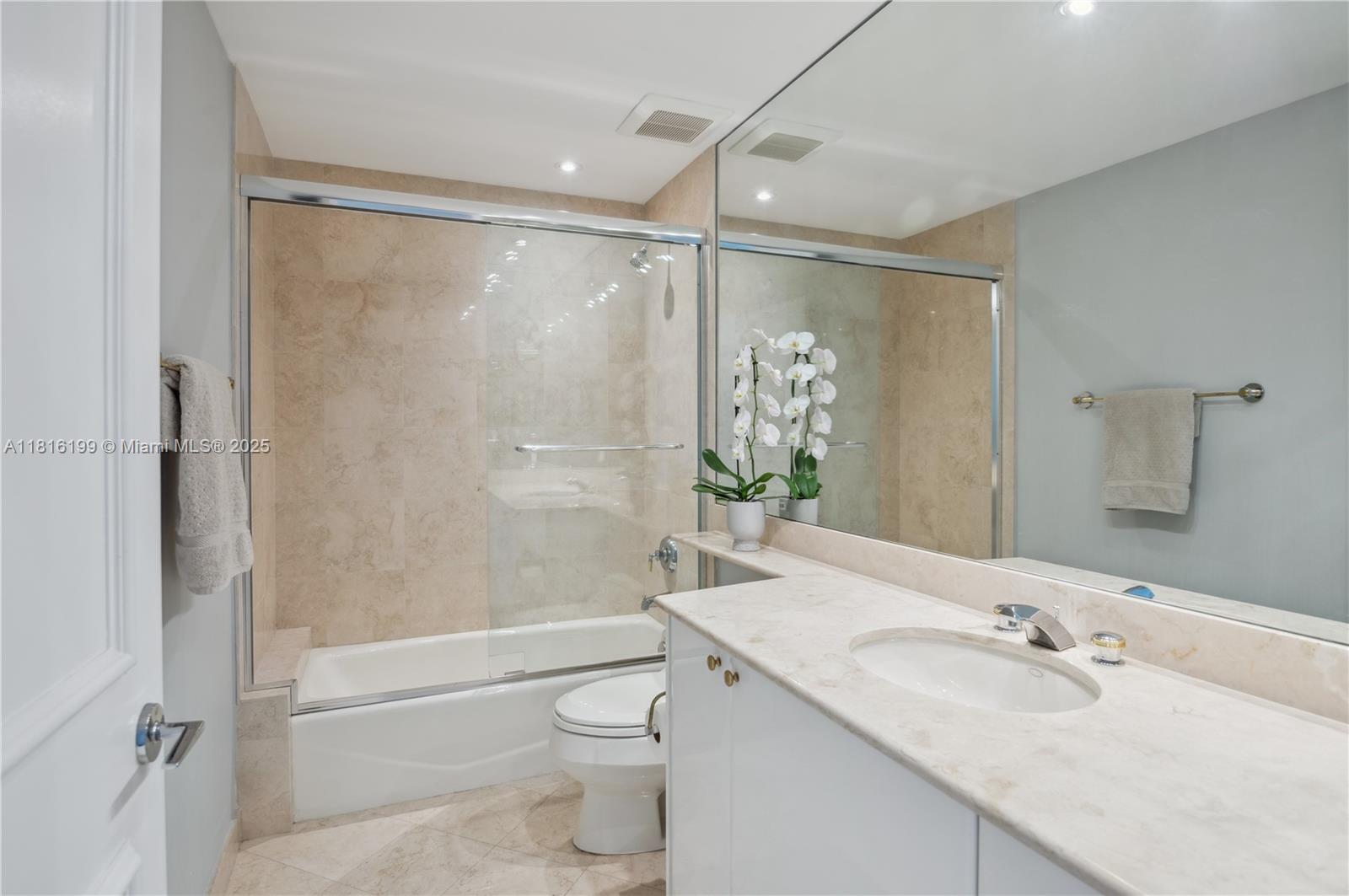 image THE OCEAN CLUB17