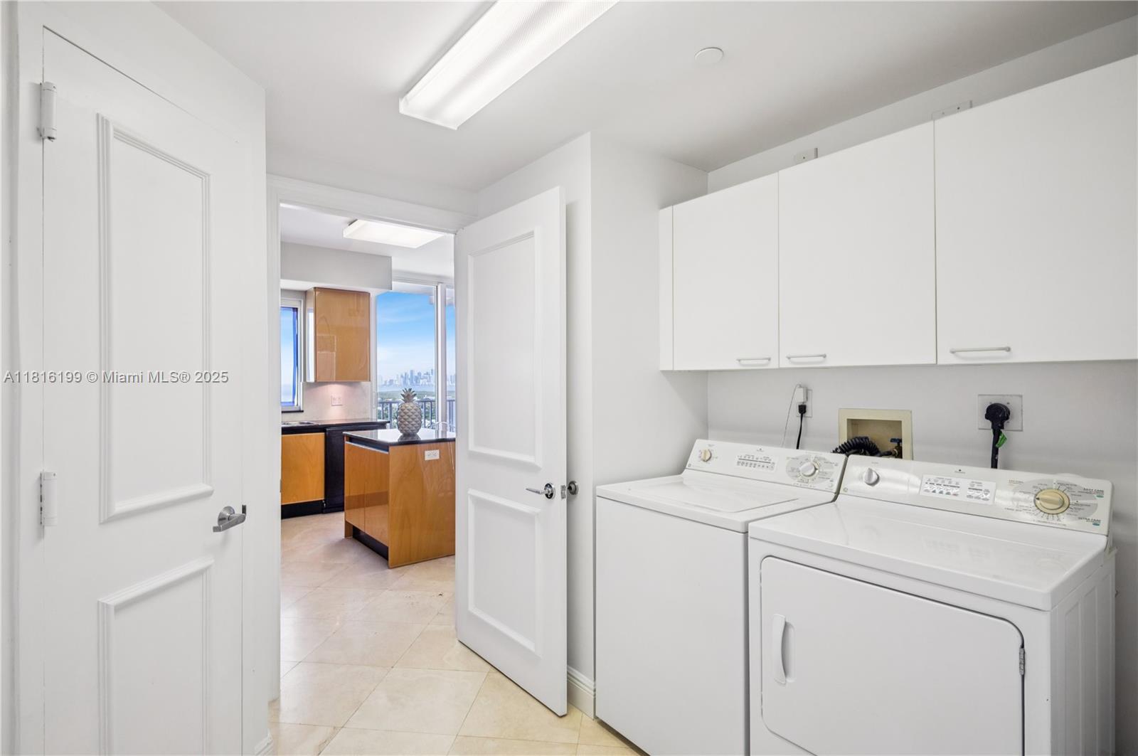 image THE OCEAN CLUB18