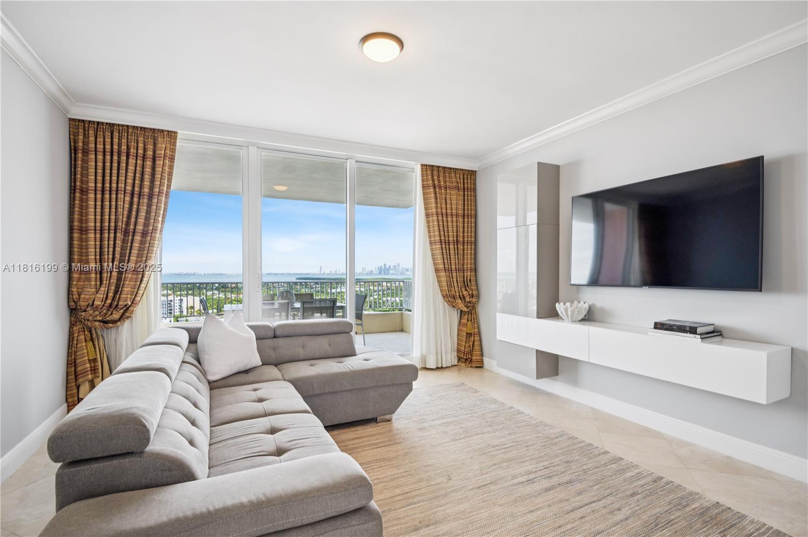 image THE OCEAN CLUB2