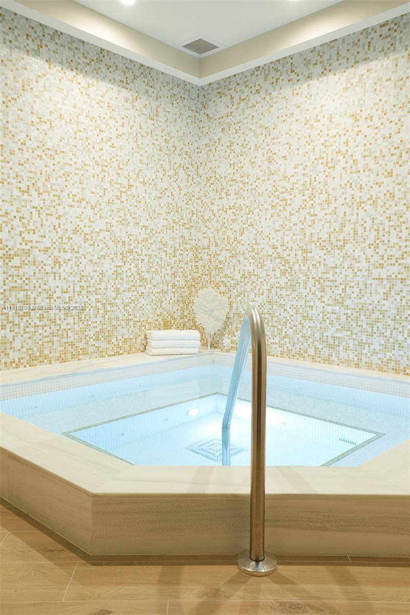 image THE OCEAN CLUB46