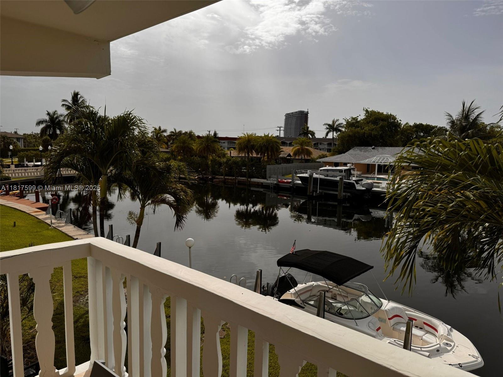470 Paradise Isle Blvd #206