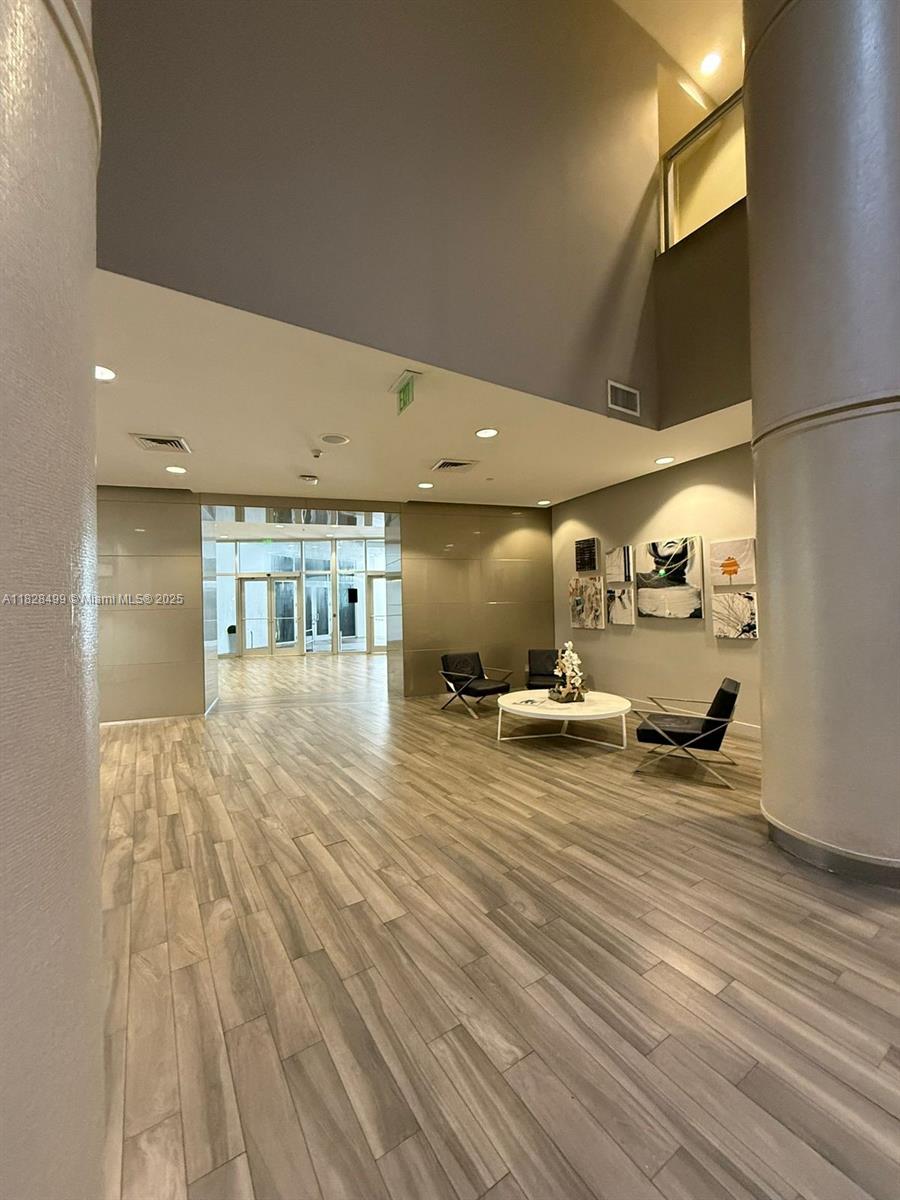 image Opera Tower Condo13